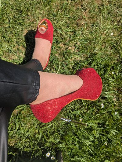 Goddess_Lyndsay👣💜👠 profile photo 2
