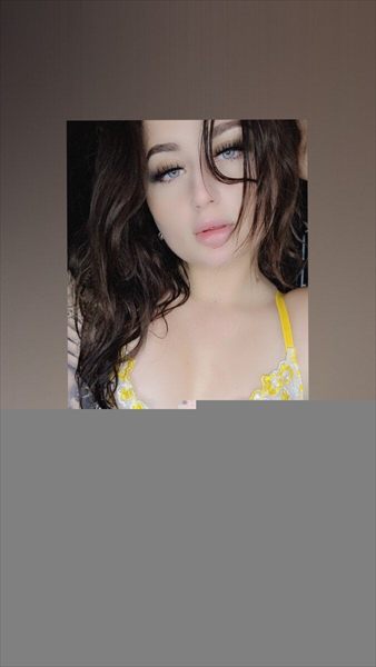 Chloe 🇬🇧 profile photo 3