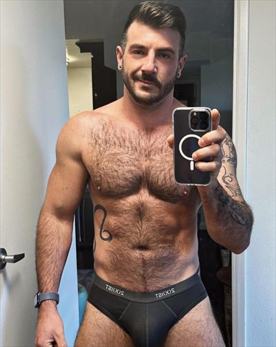 Ian Holms 🧺