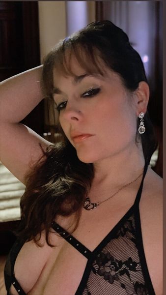 Hot cougar  🥵