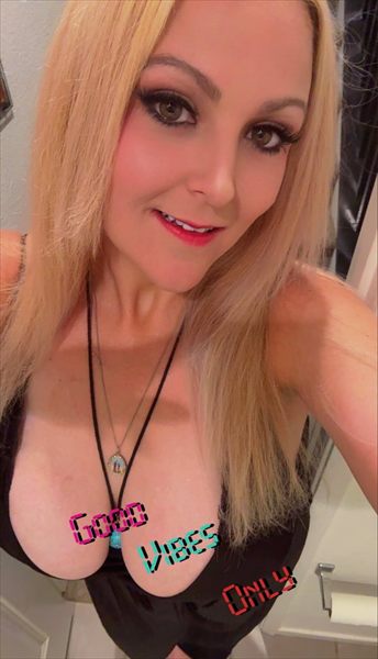 LovelyLady17 profile photo 3