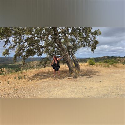 Nikki Holland profile photo 2