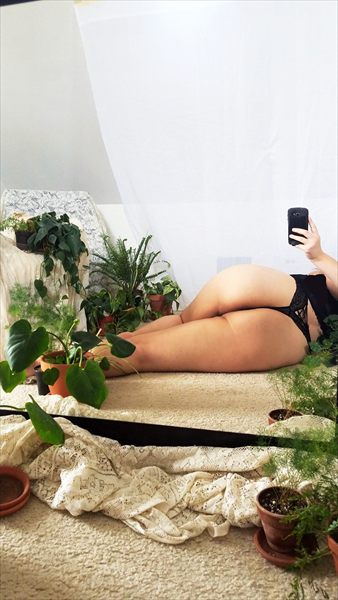 Annie Flowers profile photo 2