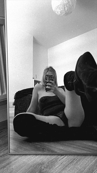 Dominatrix Michelle profile photo 3