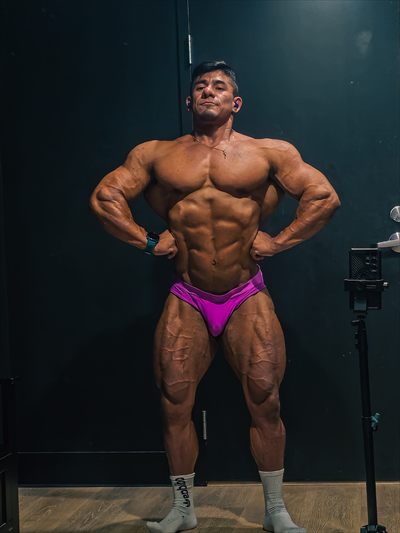 Muscled Latino 💪😈