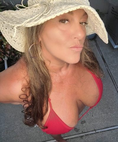 One Sexy Hotwife profile photo 3