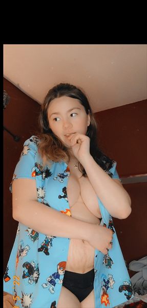 Mackenzie Lee profile photo 2
