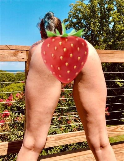 Peachynpetite