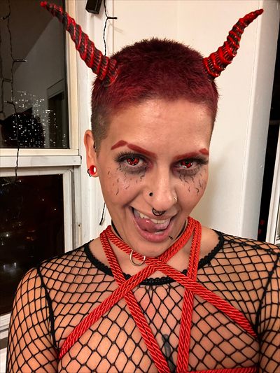 🖤 Alek |32| Trans Enby | Alt | Queer 🖤