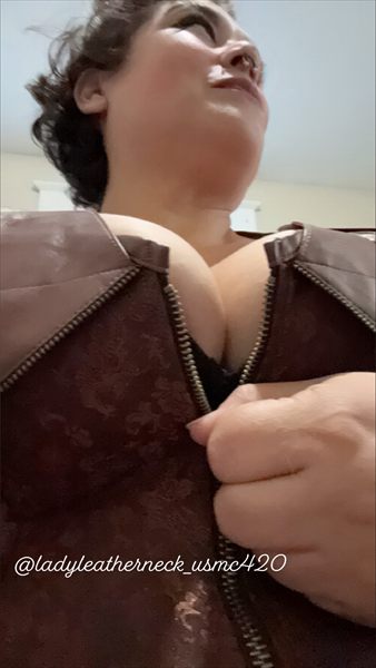 Ladyleatherneck_usmc420