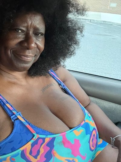 BIG BUSTY VANESSA