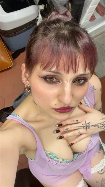 Angela profile photo 3