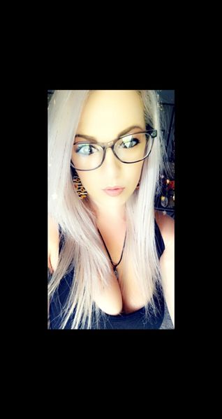 Tatted beauty profile photo 3