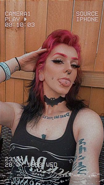 Gothic goddess profile photo 3