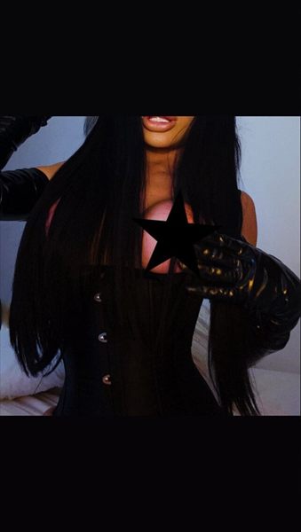 LIV LOMAX profile photo 3