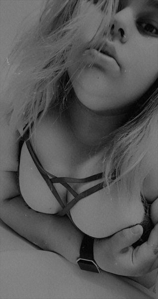 QueenBee profile photo 2