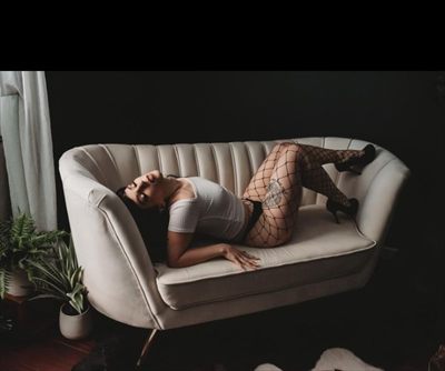 Lucy Bloom profile photo 2