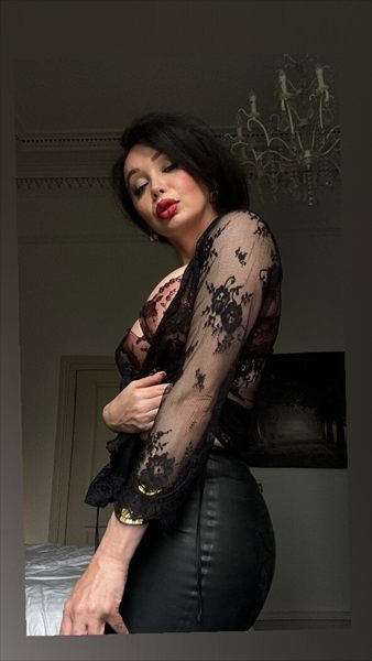 ♦️Alluring  Mature Adora🦋UK AMATEUR VID