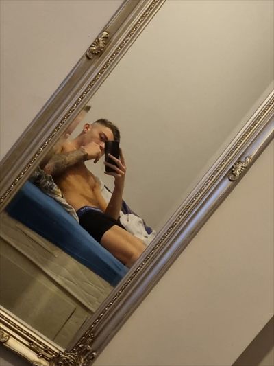 Toned hung tatted bi lad 😜 profile photo 2
