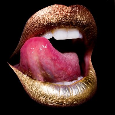 Red Couch Manor ✨ profile photo 2