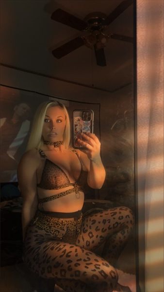Your Cosplayer Girlfriend 👅