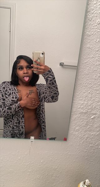 hennyinpursuitt profile photo 2