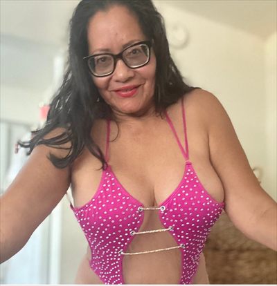 Pilar_valderrama_official_ profile photo 2