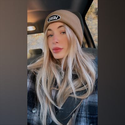 🧚🏼‍♀️👩🏼‍❤️‍💋‍👩🏼👩🏼‍❤️‍💋‍👨🏼🦄
