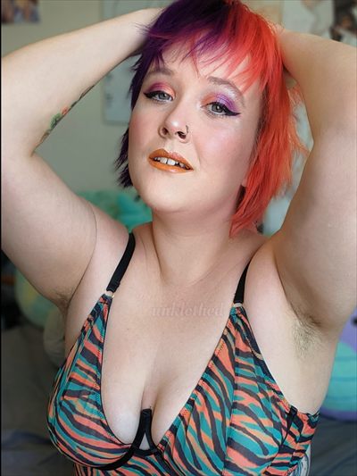FREE Curvy Nerdy GF 🎮💕 creator profile