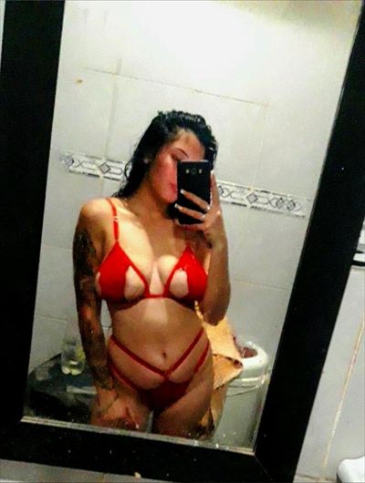 Your sexy brunette 💣