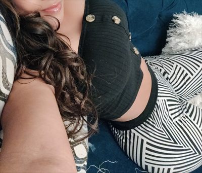 Liz and friends profile photo 2