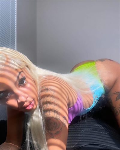 MISS CHERRY BOTTOM 🍒 profile photo 2