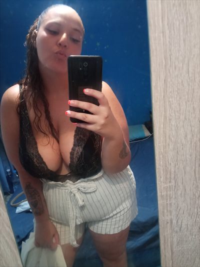 Morenacurvy33
