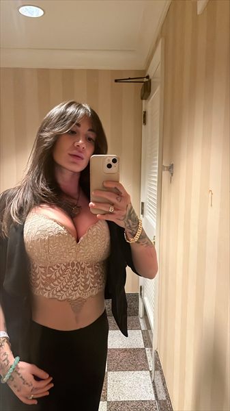 𝐒𝐢𝐦𝐲 𝐌𝐚𝐤𝐞 𝐋𝐨𝐯𝐞💋