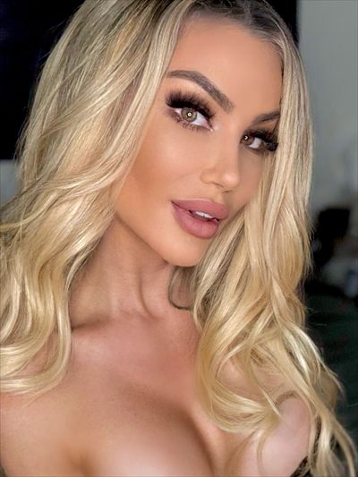 Evie | Blonde American Princess