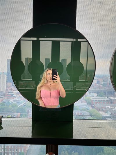 H O L L I E profile photo 2