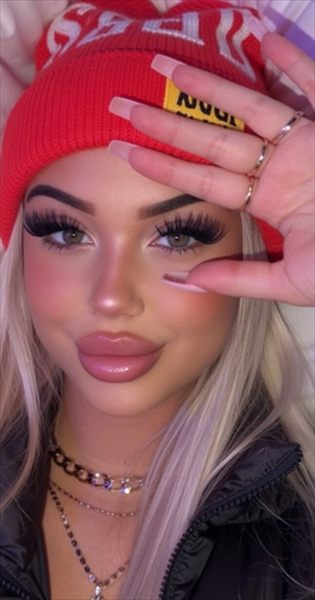 Blonde Barbie profile photo 2