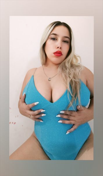 💥big tits Domi