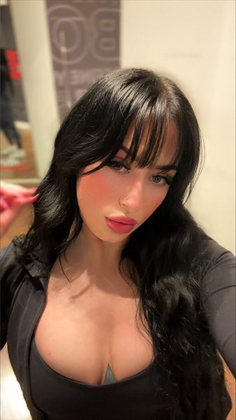 Mona ✨