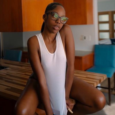 Yvonnelovee