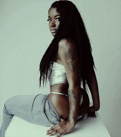 ohdamnshefinee