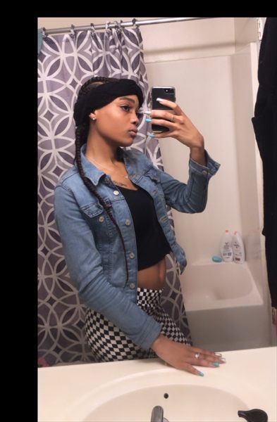 Niiyaa.hoodbratt