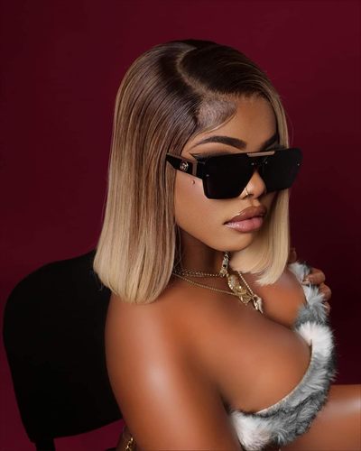 Morena exhuberante y sensual