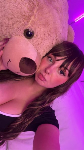 Gaby ⋆˚✿˖°