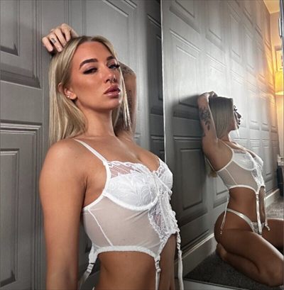 Courtney | Your Girlfriend Next Door