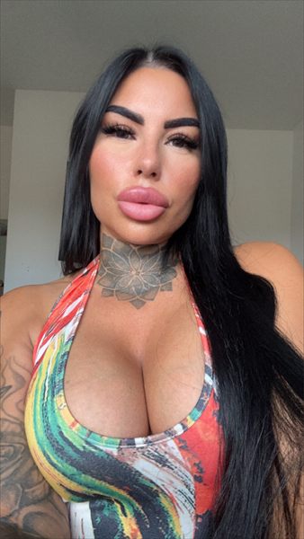 Miss Karina 🖤