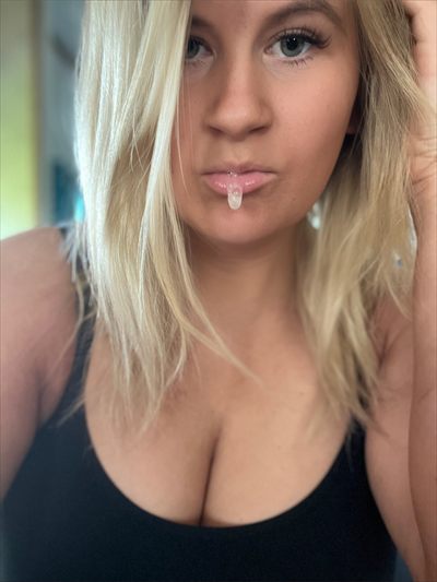 Goddess Elle Rose
