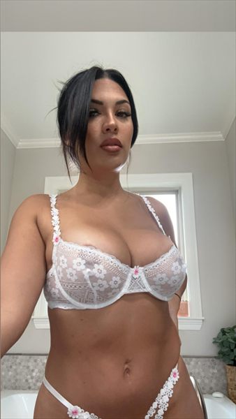 Mia Vargas 👸🏼