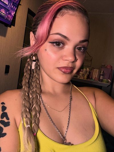 Kylie 4’10 Hispanic princess 👑 😈