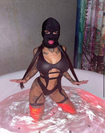 Lya la pirate 🏴‍☠️🔞